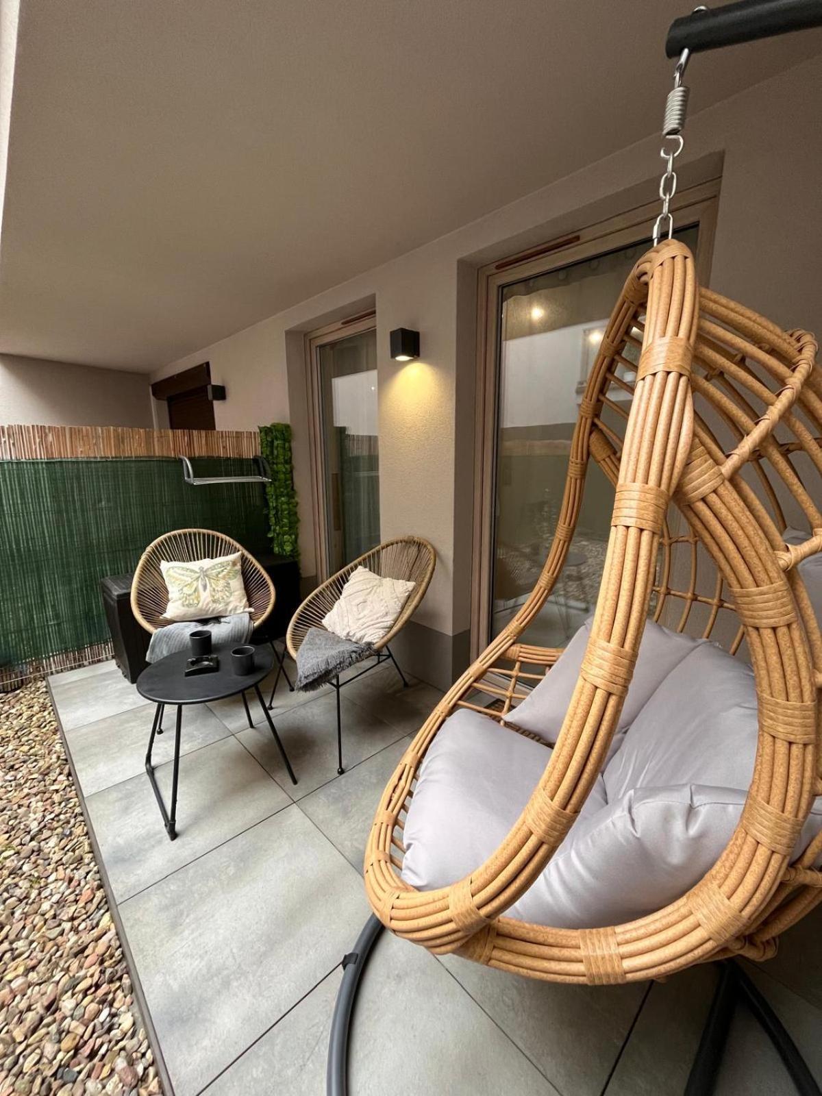 Cubicle 22 Garden & Free Parking Apartment Krakau